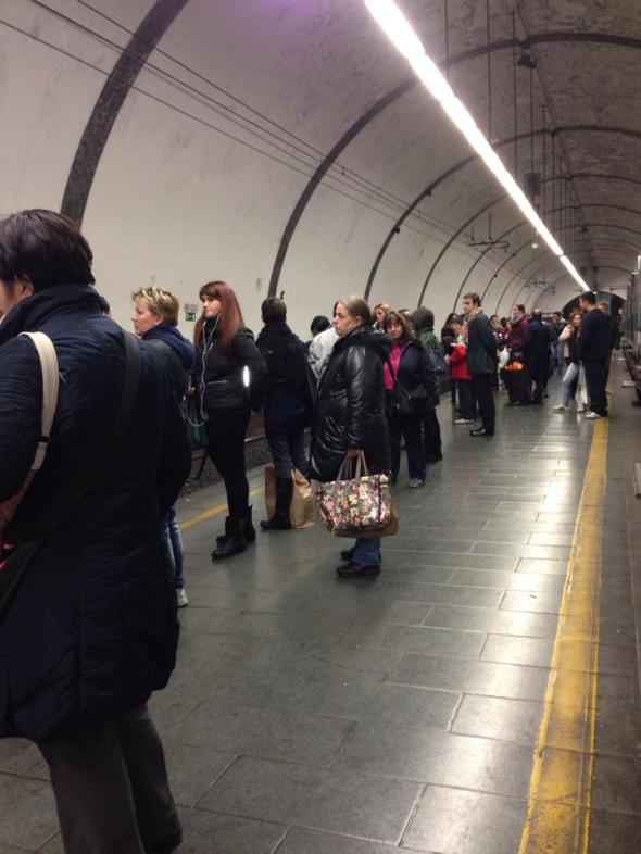 Mercoledì 13/11/2013, in attesa del treno urbano delle 19:58 a Piazzale Flaminio