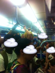 Extraurbano h 18.10 da flaminio arriva h 18.30 a acqua acetosa (15 minuti di ritardo), strapieno stiamo morendo di caldo e la gente è inferocita perché era stato annunciato che avrebbe fatto servizio urbano invece non ha fatto le fermate urbane.